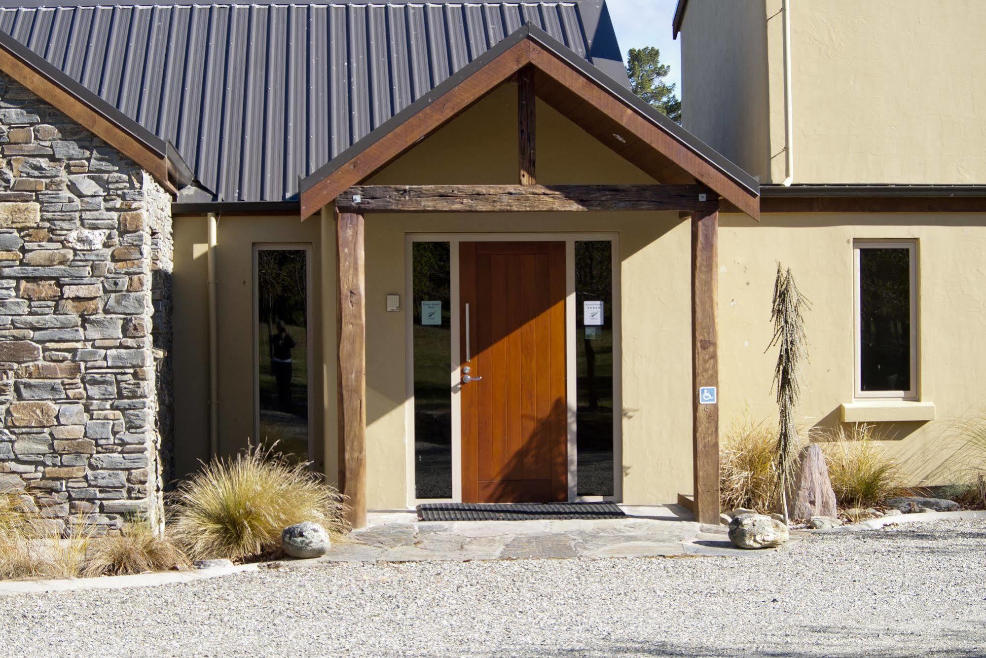 Maple Lodge Luxury Bed & Breakfast Albert Town Exterior photo